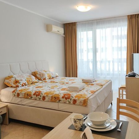 Royal Sun Holiday Apartments Slăntjev Brjag Exteriör bild