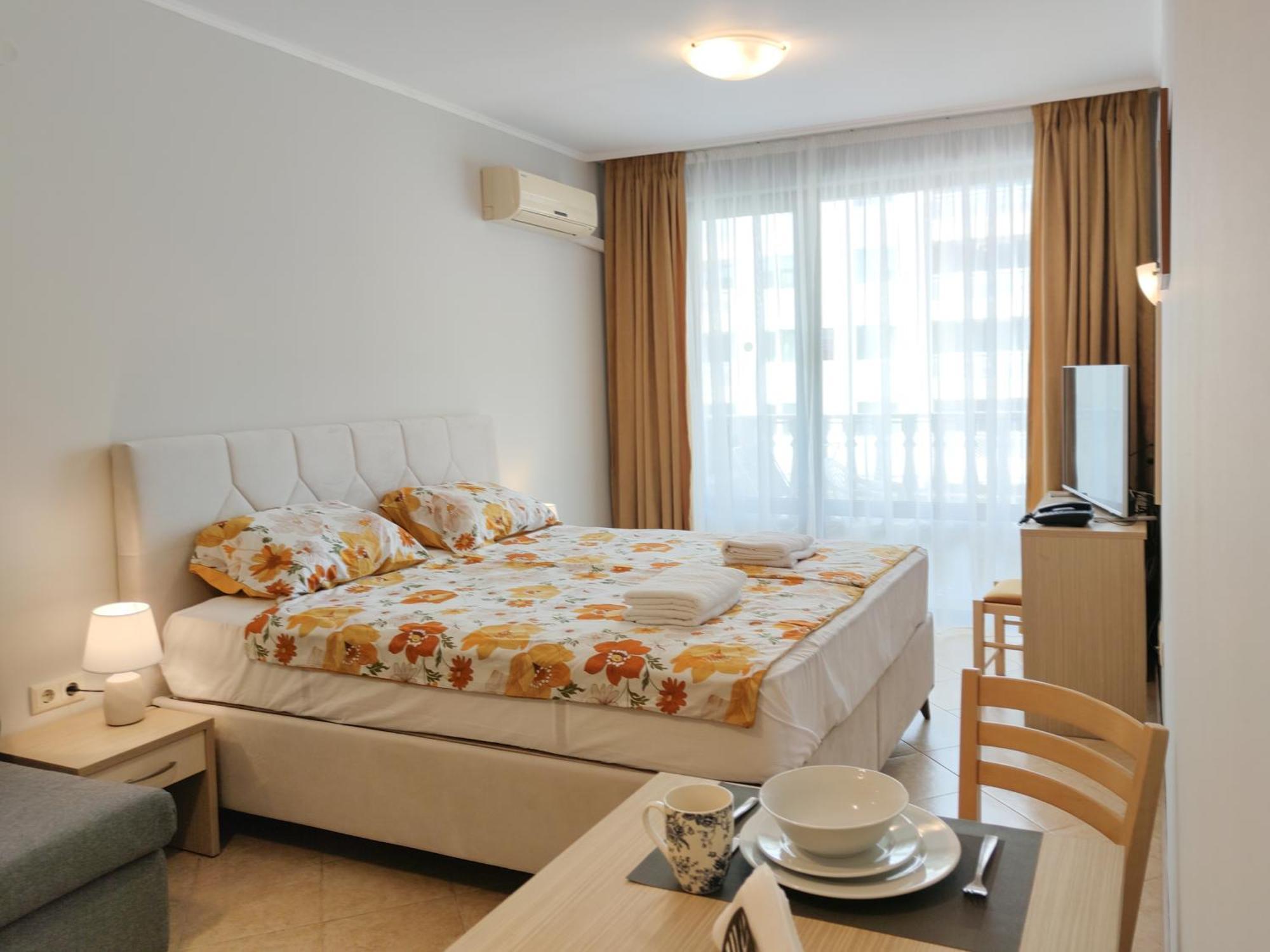 Royal Sun Holiday Apartments Slăntjev Brjag Exteriör bild