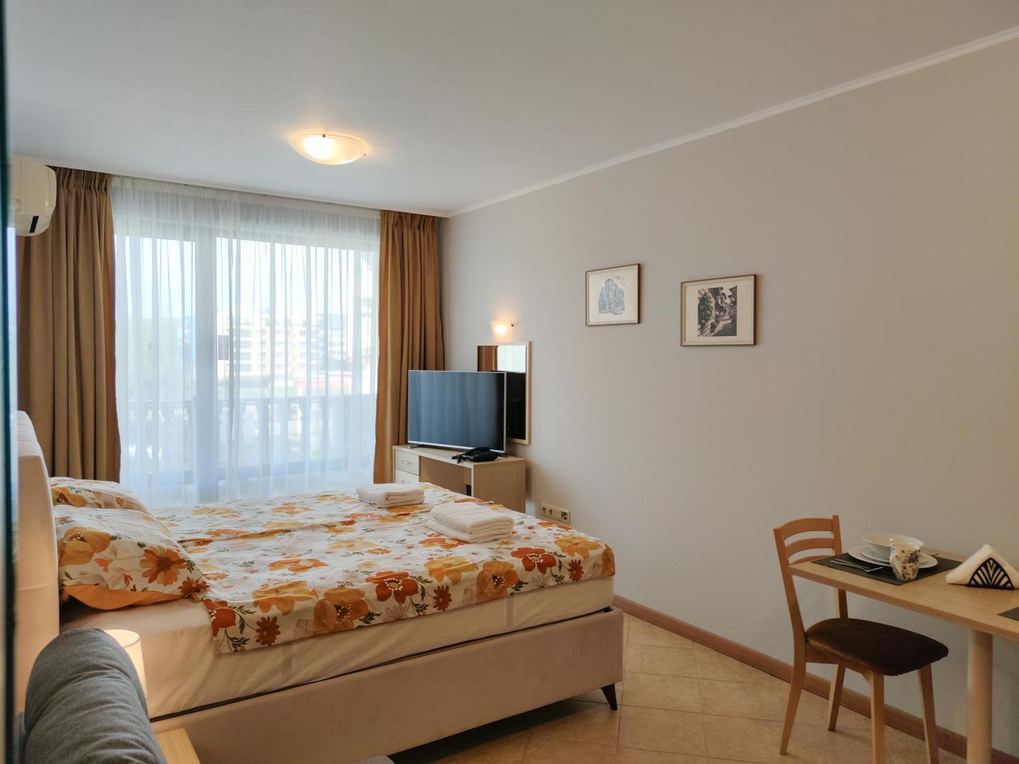 Royal Sun Holiday Apartments Slăntjev Brjag Exteriör bild